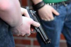 Diario HOY | Chico de 14 años mata con 5 balazos a un hombre, durante fiesta patronal
