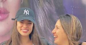 La Nación / Nadia Ferreira fue sorprendida por una fan en Asunción