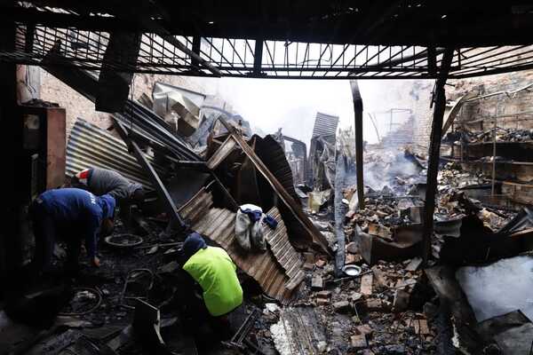 Diario HOY | Piden intervención de la administración del Mercado 4 tras incendio de gran magnitud
