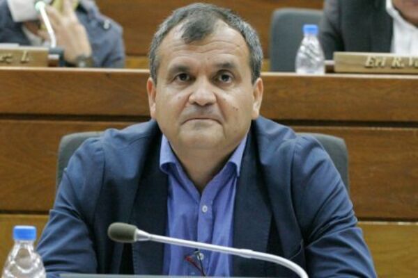 'En ningún momento se habló de dejar sin cuórum la sesión', asegura diputado liberal que 'salvó' a Quiñónez