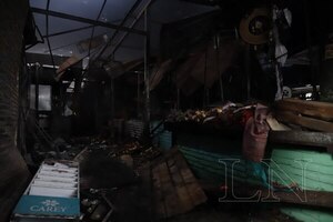 Diario HOY | Director del Mercado 4 apunta contra dueño de Feria Aragón y ANDE tras incendio