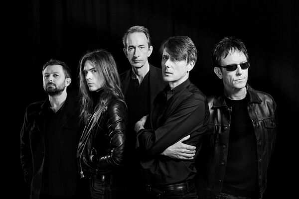 “15 Again” de Suede: sobre enamorarse de la vida por primera vez