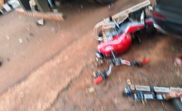 Motociclista resultó gravemente herido tras chocar contra un camión