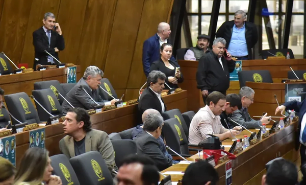 Concertación Nacional excluirá a 18 diputados liberales que salvaron a Quiñónez - Noticiero Paraguay