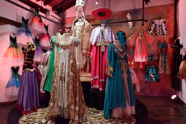 Ballet Clásico y Moderno Municipal se muestra “por dentro” para celebrar sus primeros 50 años - Cultura - ABC Color