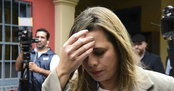 La Nación / Kattya González desiste de su candidatura presidencial para postularse al Senado