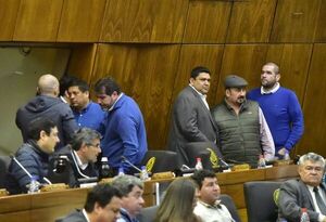 Cinco liberales  buscan “salvarse” de la exclusión de la Concertación y presentan otro juicio político a Quiñónez - Política - ABC Color