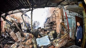 Corrupción y negligencia prenden otro incendio dentro del Mercado 4