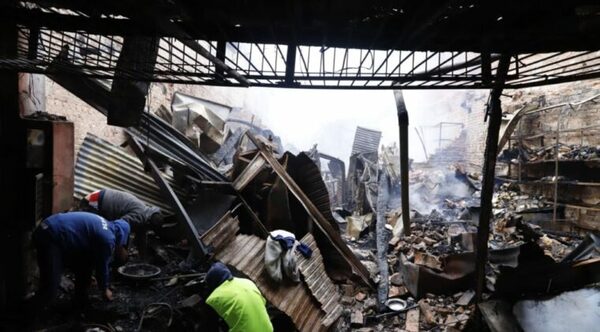Miseria en medio de la faena bomberil, robo y rapiña en pleno incendio