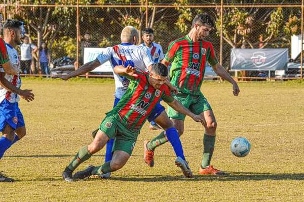 El que gana hoy alzará la copa de la Liga Deportiva Paranaense - La Clave