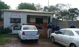 Hurtan motocicleta de la policía en plena subcomisaría de Franco