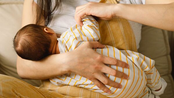 Salud insiste en proveer solo la leche materna hasta los 6 meses 