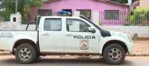 Trepó la muralla, golpeó a una mujer, la apuñaló y luego intentó colgarse