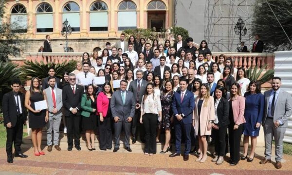 Becas “Don Carlos Antonio López”: mayoría de adjudicados provienen de instituciones públicas