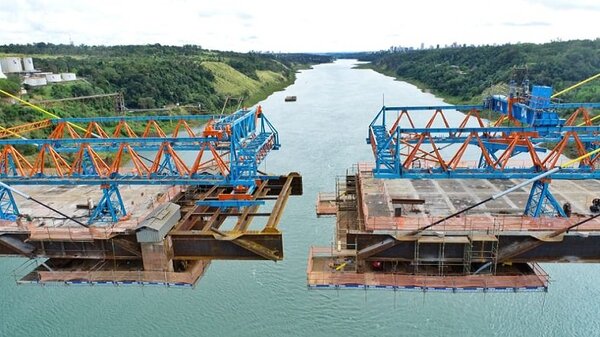 A una estructura de completar tramo central del Puente de la Integración | Noticias Paraguay