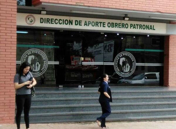Explican cómo desconocidos lograron borrar deudas de empresas del sistema del IPS - Nacionales - ABC Color