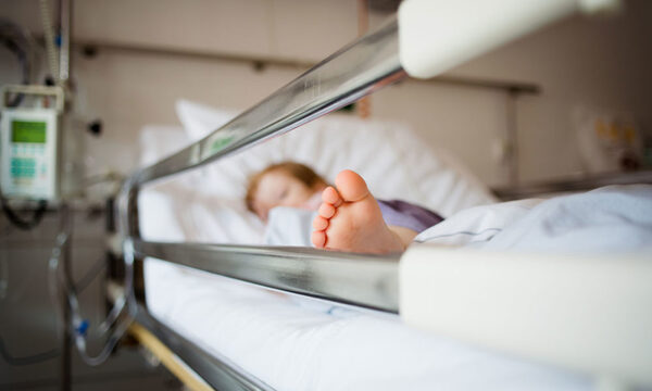 Por supuesto py´aruru llevaron a bebé en médico ñana y murió por neumonía