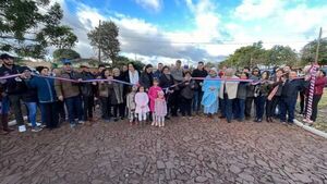 Municipalidad inauguró empedrado en el barrio Virgen de Caacupé - Radio Imperio