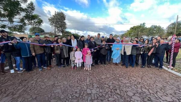 Municipalidad inauguró empedrado en el barrio Virgen de Caacupé - Radio Imperio