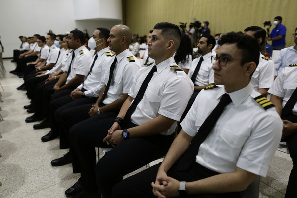 La Academia Latinoamericana de Aviación de Copa gradúa a 40 pilotos panameños - MarketData