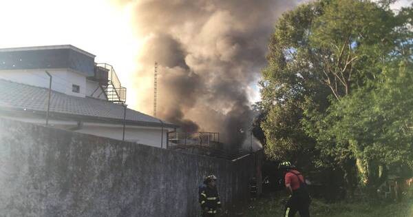 La Nación / Un gran incendio se registró en el barrio Pacú Cuá de Encarnación