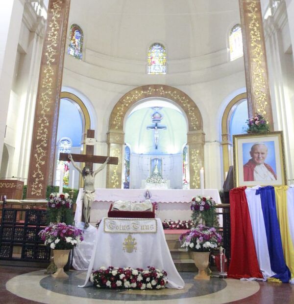 Llegada de la Reliquia de San Juan Pablo II, en la basílica de Caacupé - Nacionales - ABC Color
