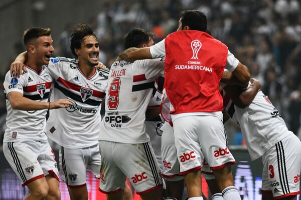 Diario HOY | São Paulo avanza por penales a semifinales de la Copa Sudamericana