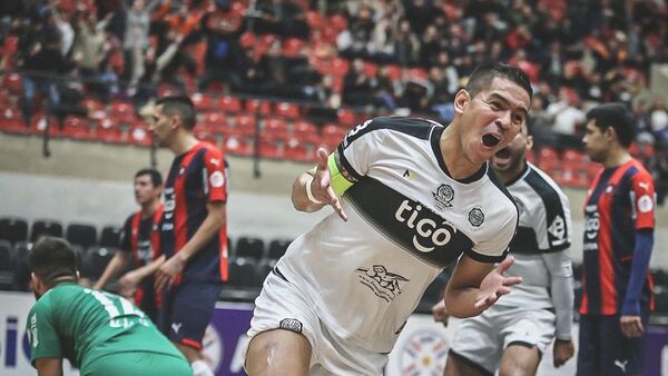 Olimpia gana a Cerro y toma ventaja en la finalísima