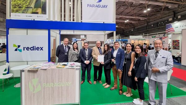 Sesameros logran vender sus excedentes en una expo de Japón