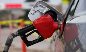 El precio de la gasolina bajó a menos de 4 por dólares por galón en Estados Unidos por primera vez en cinco meses