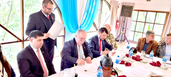 Avanzan gestiones para servicio de balsa entre Irala y Puerto Libertad - La Clave