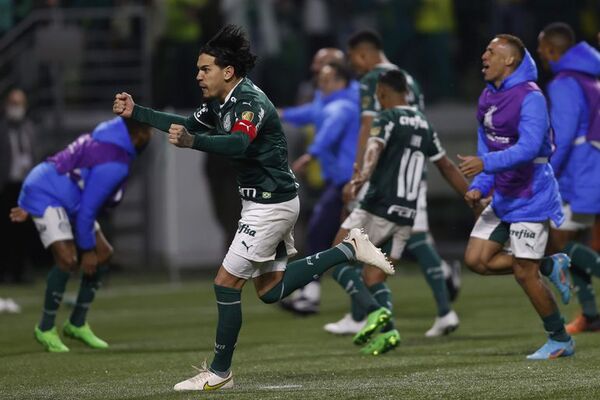 Palmeiras acabó con 9, aguantó el 0-0 y clasificó en penales - Fútbol Internacional - ABC Color