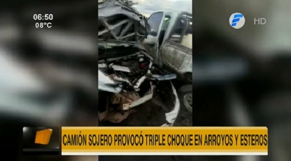 Camión sojero se lleva todo por delante en Arroyos y Esteros