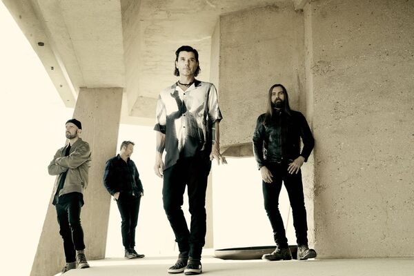 Bush regresa con nuevo single y anuncia su álbum para octubre