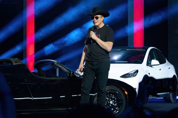 Elon Musk vende acciones de Tesla por casi USD 7.000 millones