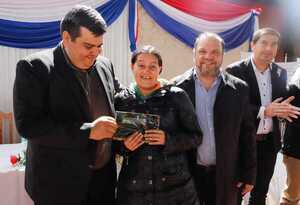 Participantes de Tekoporá de San Pedro recibieron 261 nuevas tarjetas de pago electrónico - .::Agencia IP::.