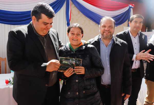 Participantes de Tekoporá de San Pedro recibieron 261 nuevas tarjetas de pago electrónico - .::Agencia IP::.