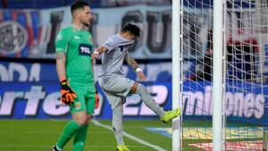 Crónica / "Zorrito" Bareiro salió llorando de la cancha ra'e