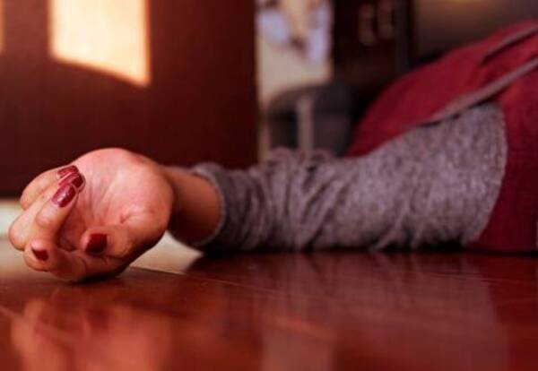 Crónica / Encuentran muerta en el piso a una doña, su pareja estaba durmiendo en la cama