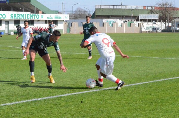 El delantero paraguayo que debutó en la Reserva de Huracán en Argentina