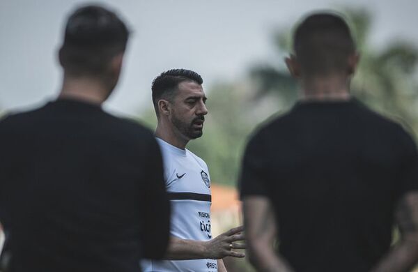 Encuesta: Paiva o Montenegro, ¿Quién debe jugar vs. Cerro Porteño? - Olimpia - ABC Color