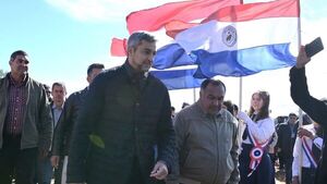 Abdo y Bachi "elevan" el nivel de la interna colorada con un desafío a moquete