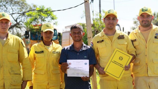 Guardia que salvó a un niño de peligroso raudal ya tiene casa propia 