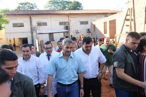 Hagan sus apuestas: Mario Abdo dice que con un brazo atado le juega moquete a Bachi
