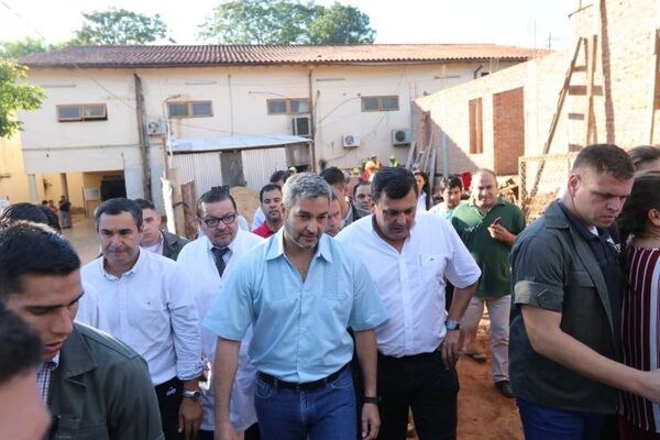 Hagan sus apuestas: Mario Abdo dice que con un brazo atado le juega moquete a Bachi