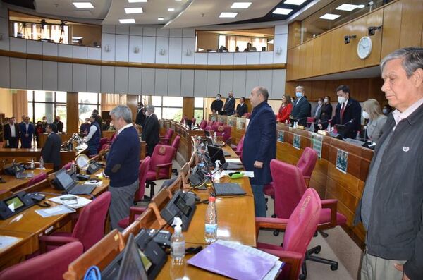 Senado homenajea al Dr. Antonio Arbo por trayectoria científica, pediátrica y gestión estatal - Política - ABC Color