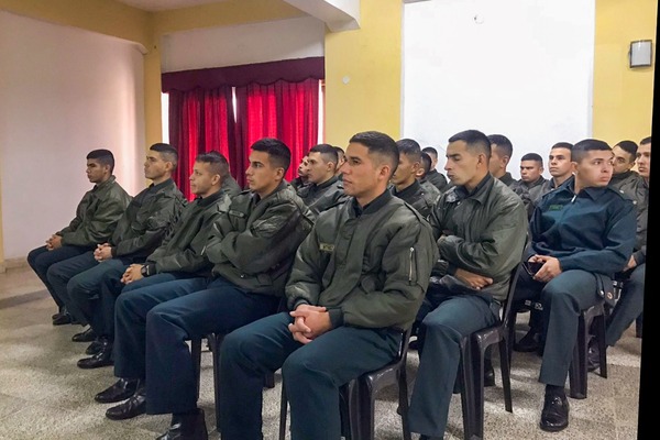 Realizan charlas sobre sensibilización de la violencia de género a militares de la FF.AA