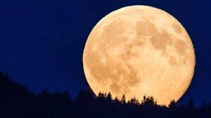 Crónica / La Súper Luna se mostrará esta noche y, a su lado nomás, el planeta Saturno