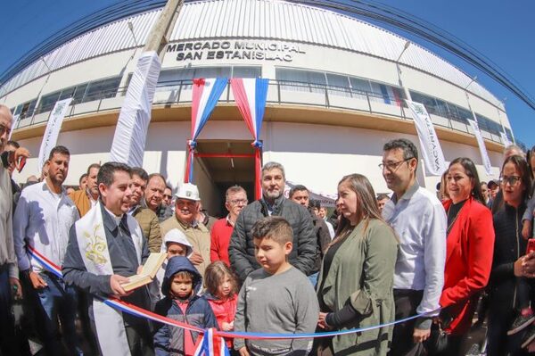 Gobierno inaugura un moderno y seguro mercado-shopping en la ciudad de Santaní - El Trueno