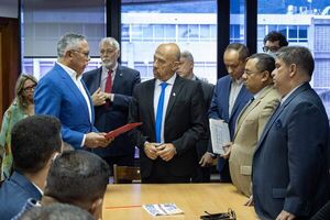 Diputados de Venezuela denuncian ante embajada argentina “secuestro” de avión - Mundo - ABC Color